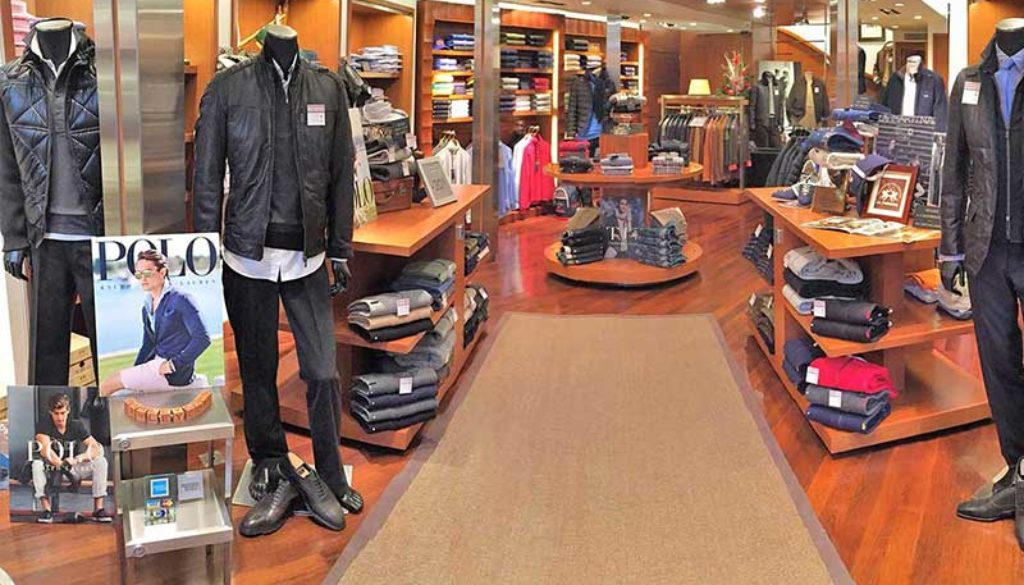 l'interieur de la boutique PAPARAZZI à nice